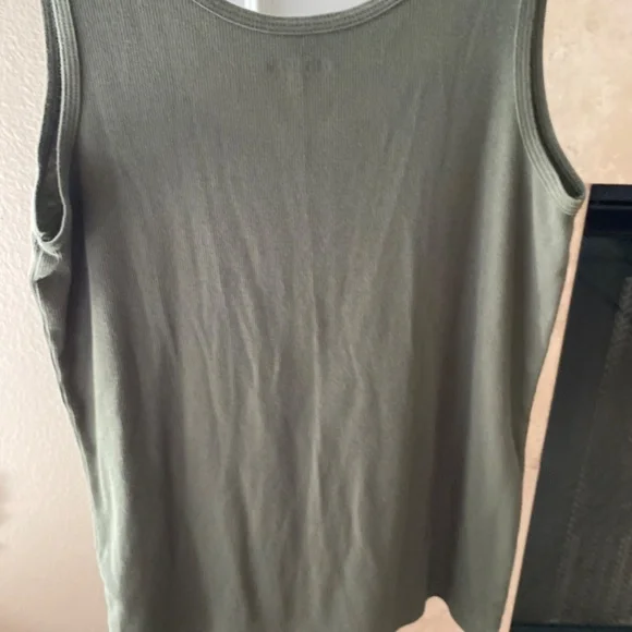 Old Navy Tank - Picture 4 of 5